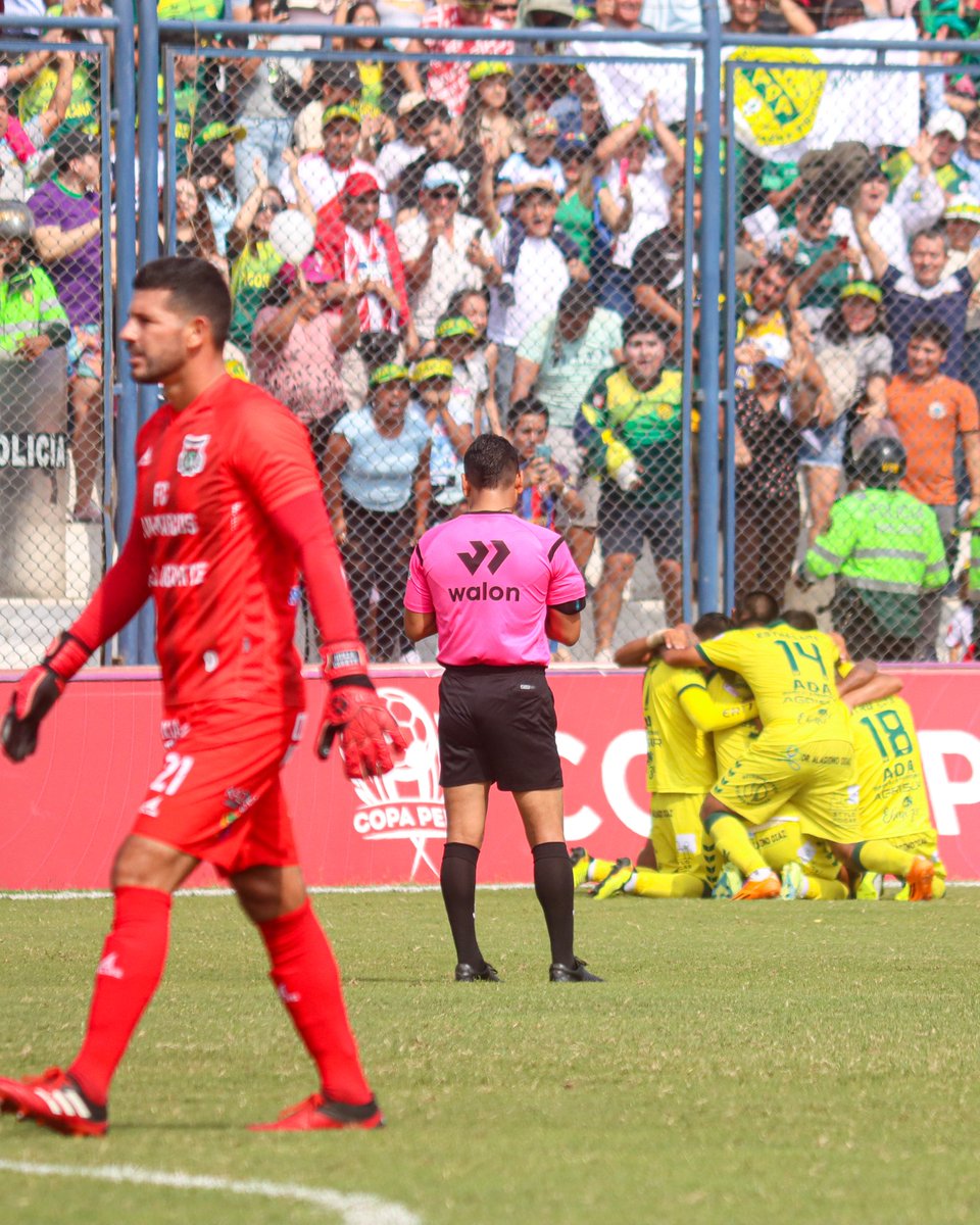 ¡CELEBRA LA GENTE DEL ADA! Carlos Enrique León consigue el segundo tras un espectacular sombrerito y explota la gente en oriente.