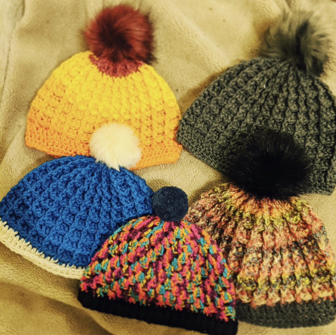 Good evening hope everyone has had a great weekend. Are you coping with the cold ❄️🥶 Have you thought about a handmade hat, perfect to keep the winter chills at bay. #MHHSBD #HandmadeHour #CraftBizParty #UKCraftHour helenhandmadebygb.etsy.com/listing/776466…