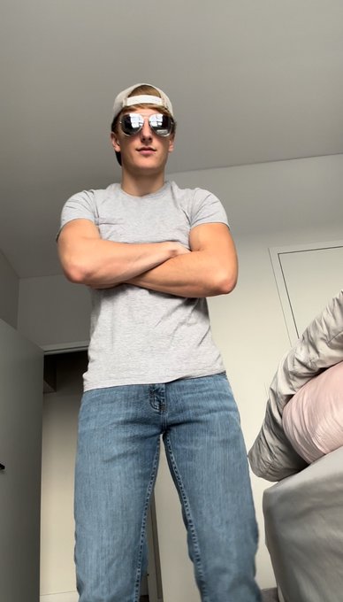 Would you undress me? 😏 https://t.co/jStVQ44GTF