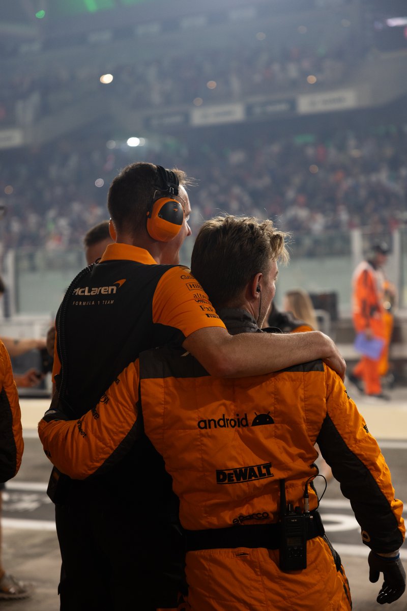 McLarenF1's tweet photo. Hugs all round! 🤗

We couldn't do it without this crew. 🧡

#AbuDhabiGP 🇦🇪 https://t.co/CHsarpLVJu