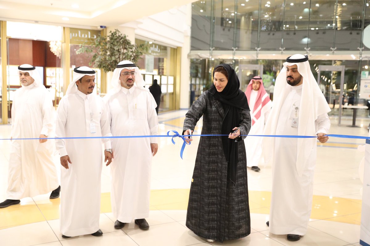 taibahu's tweet photo. ضمن برامج #جامعة_طيبة لخدمة المجتمع 
دشنت رئيسة الجامعة د. نوال الرشيد مساء اليوم 
فعالية ومعرض #اليوم_العالمي_للسكري 
بالتعاون مع القطاعات الصحية الحكومية والخاصة والجمعيات الخيرية في #المدينة_المنورة
والذي يقام تحت شعار
"اعرف مخاطره، اعرف مسؤوليتك"
لزيادة الوعي حول مرض السكري وتشجيع السلوك الصحي لصحة أفضل للجميع.