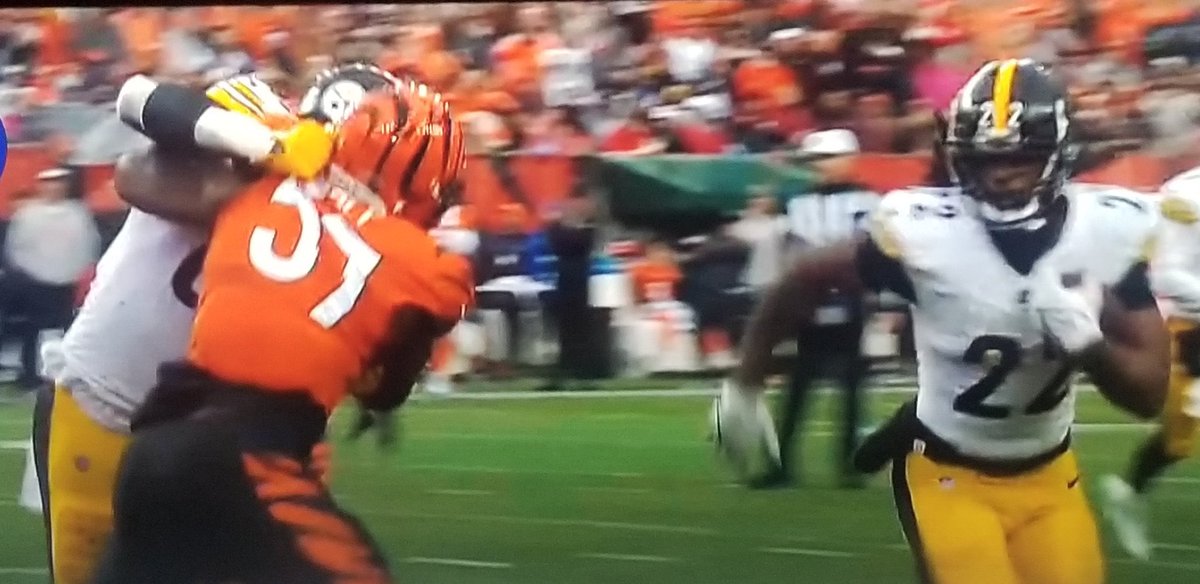 bengalsgraphic5's tweet photo. Not a hold? Yeah ok https://t.co/DpVSPpkMOF