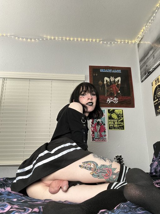 Squishy e-girl! 😈 https://t.co/AqOBjb6faA<a href="/tag/mvsales"class="tags"><span>#mvsales</span></a>