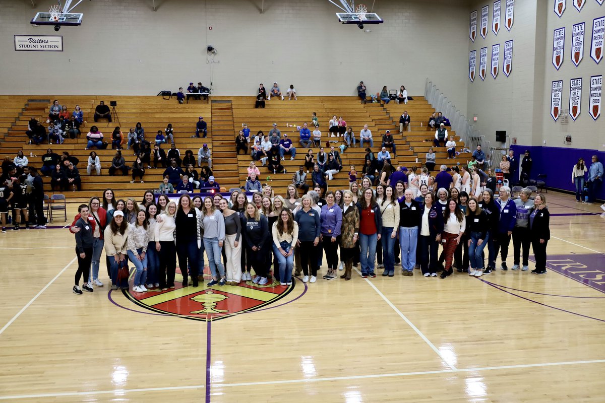 fatherryan's tweet photo. Last week, over 80 Father Ryan basketball alumni from the graduating classes of 1952 to 2023 and former coaches came together to cheer on the Irish during our Basketball Alumni Night!#TraditionNeverGraduates #RollPrideRoll https://t.co/CcmNVZWwb7