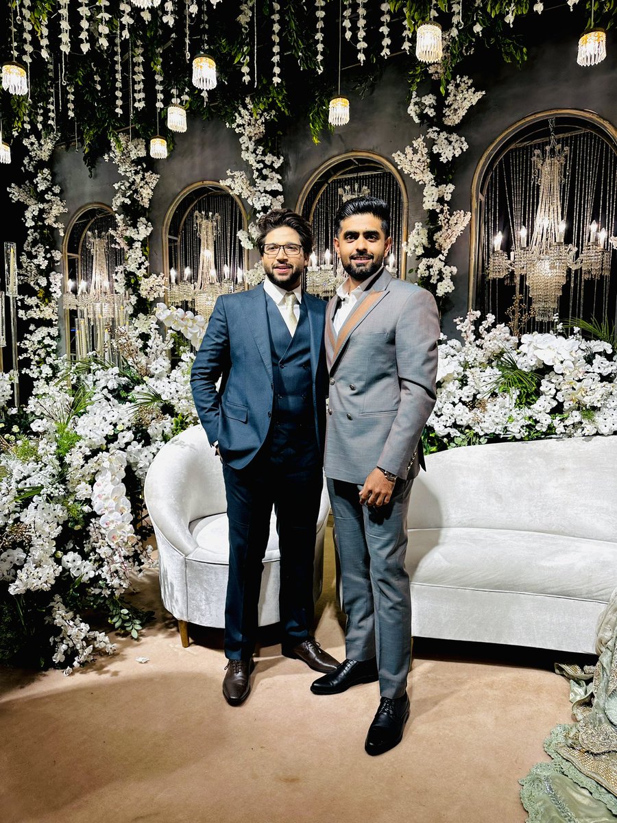 umar_qureshi95's tweet photo. @babarazam258 at @ImamUlHaq12 Valima 👌👌💥💥💯🌹💞

#BabarAzam𓃵 #ImamUlHaq #Cricket #Wedding #Valima #Cermony https://t.co/V9TA6SvzvG