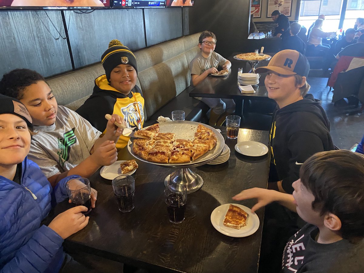 bjizzle56's tweet photo. Another solid weekend of practice for 10U @SaskSelectsFB squad and team bonding… Keep grinding and hit them in the mouth!!! #SaskSelects https://t.co/5nxQChoKde