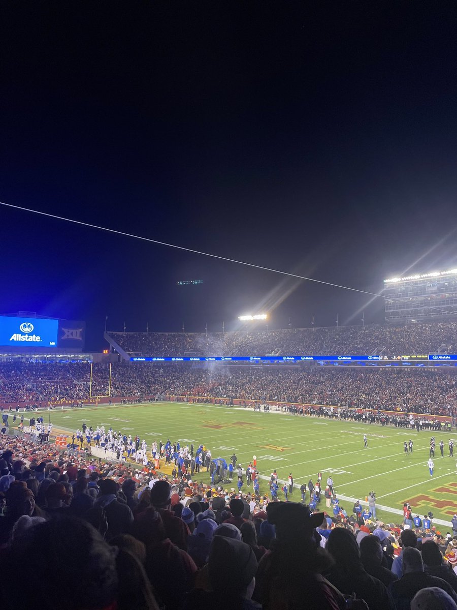 Bsmith6252's tweet photo. mini dump of the isu/ku game a few weeks ago! 🔵🔴🌪️ https://t.co/qzoZXIM4mL