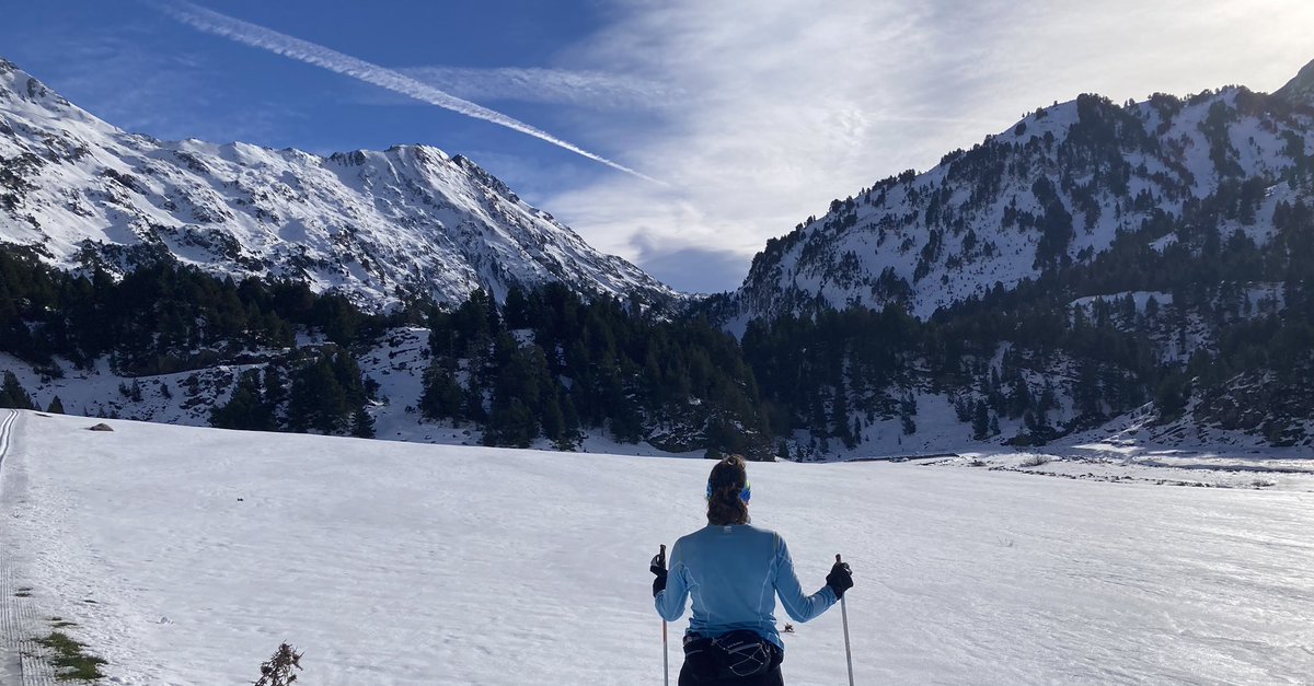 Comienza la temporada de #esquidefondo en #llanosdelhospital. La luz de noviembre no deja indiferente a quienes hemos estado allí estos días