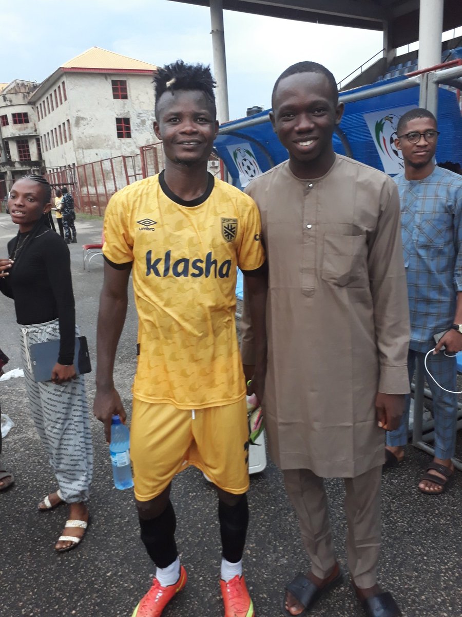 #NPFL24 match day 10

Picture with Emeka Nwokeji of @SportingLagos after sunshine game

#HistoryTogether #LetsGoSporting