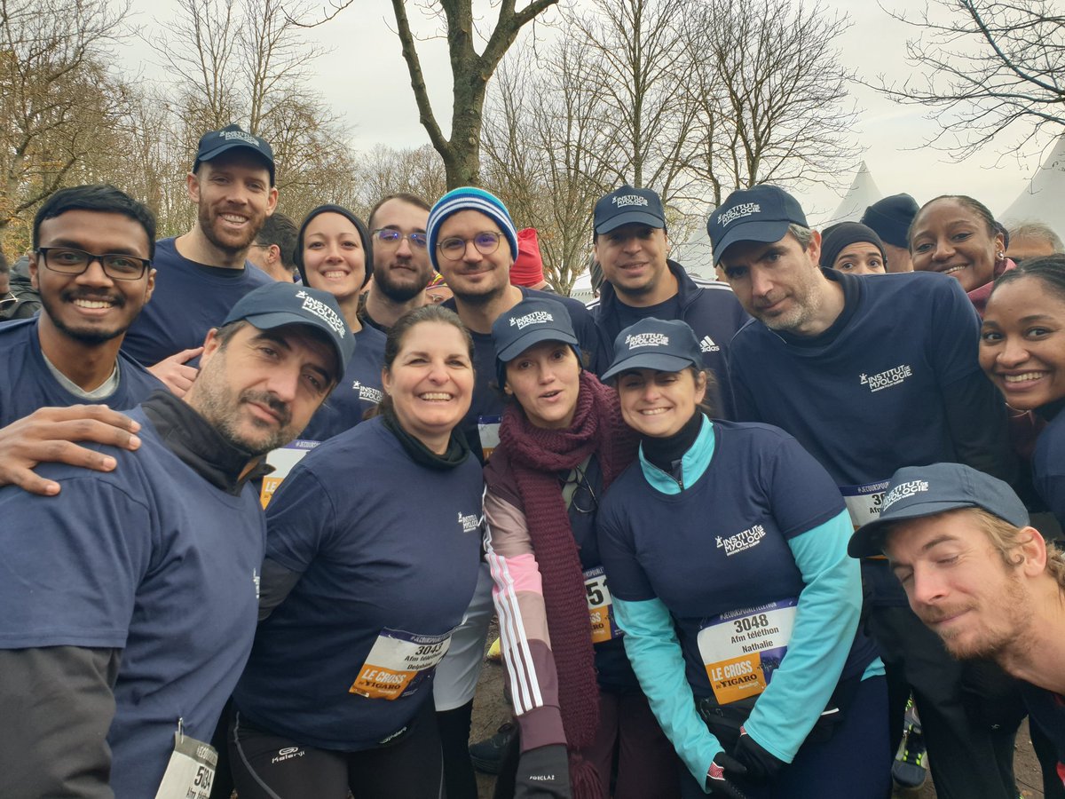 Inst_Myologie's tweet photo. Ce matin une 20aine de coureurs @Inst_Myologie ont pris le départ du @CrossduFigaro. 5, 10, 15, 20 kms nous avons uni nos forces et bravé le froid avec nos collègues @Telethon_France @GenethonFr et @IStemFrance. Belle aventure humaine et solidaire 🤗 #JeCoursPourLeTelethon 🏃♀️🏃💛 https://t.co/GLXwf87Cbl