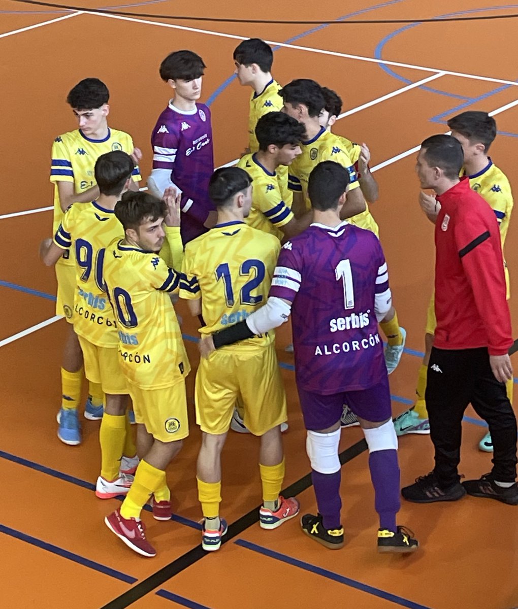 sanchez_ullen's tweet photo. +3 de @ADAlcorconFS #JuvDH ante @BaseAzulonaFS , es un gustazo veros, seguimos creciendo y disfrutando juntos, enhorabuena a todos por el esfuerzo y trabajo de equipo 🚀 #SomosEquipo 💪 #123Alcorcón 💛 #Rober99 🧤🔝 https://t.co/kuQoIkdiyG