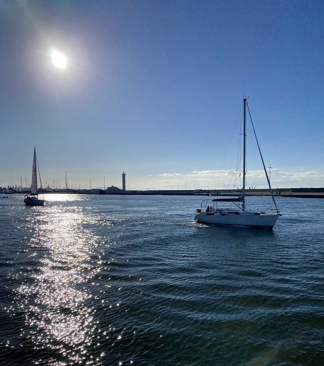 CalloriFabio's tweet photo. Quando il freddo si arrende al sole !!! #26novbre #viareggio #sole #mare https://t.co/VKlpIdLobD