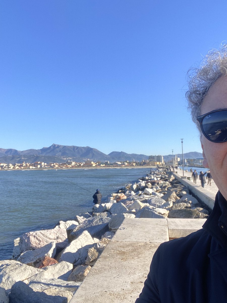 CalloriFabio's tweet photo. Quando il freddo si arrende al sole !!! #26novbre #viareggio #sole #mare https://t.co/VKlpIdLobD