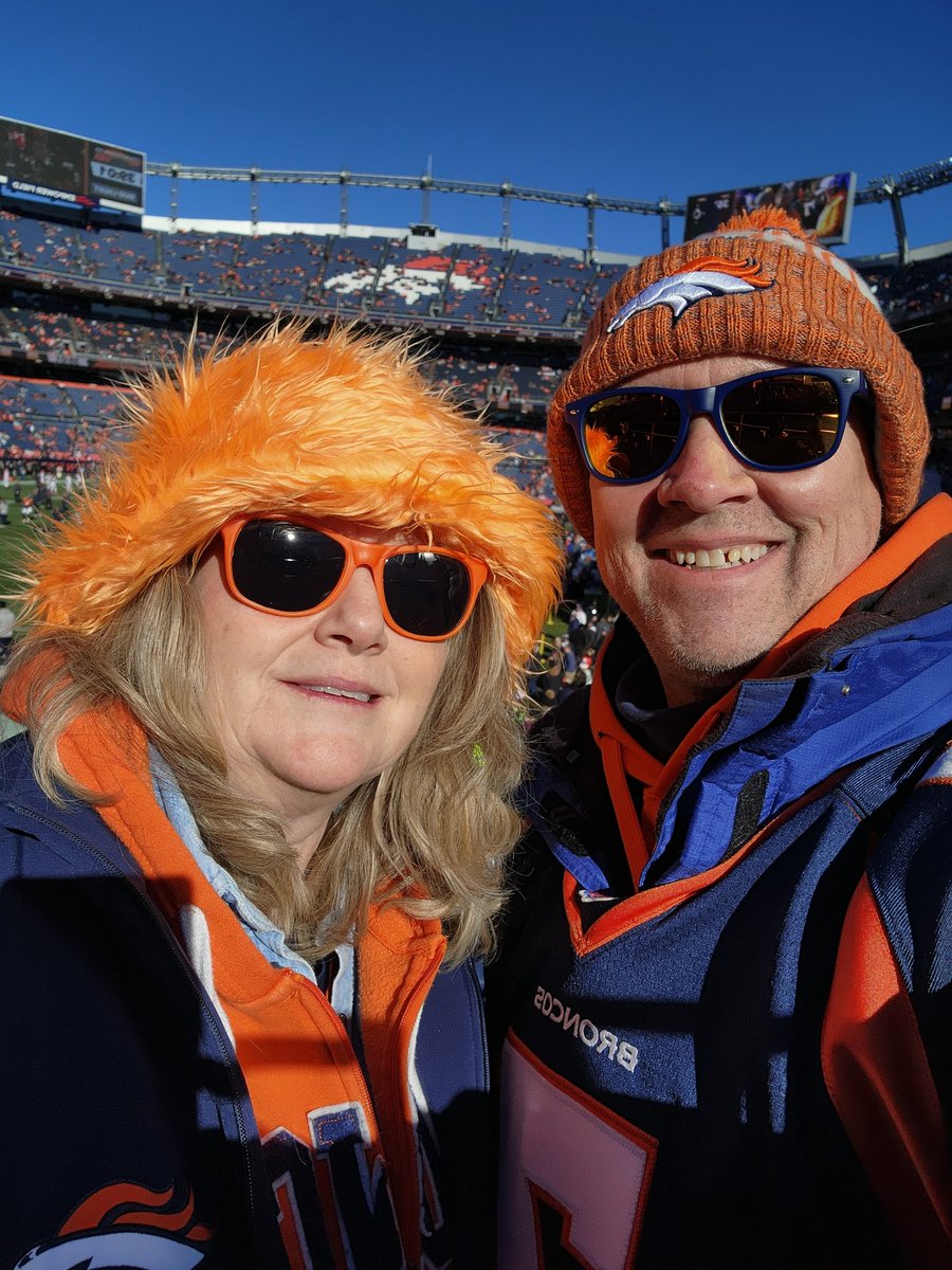 fanchise5280's tweet photo. @Broncos @BroncosQBClub @PostBroncos @DPostSports Game #461...#DENvCLE. Never get tired of Broncos/Browns games. So much history. Go Broncos! https://t.co/yHa5epC6Ih
