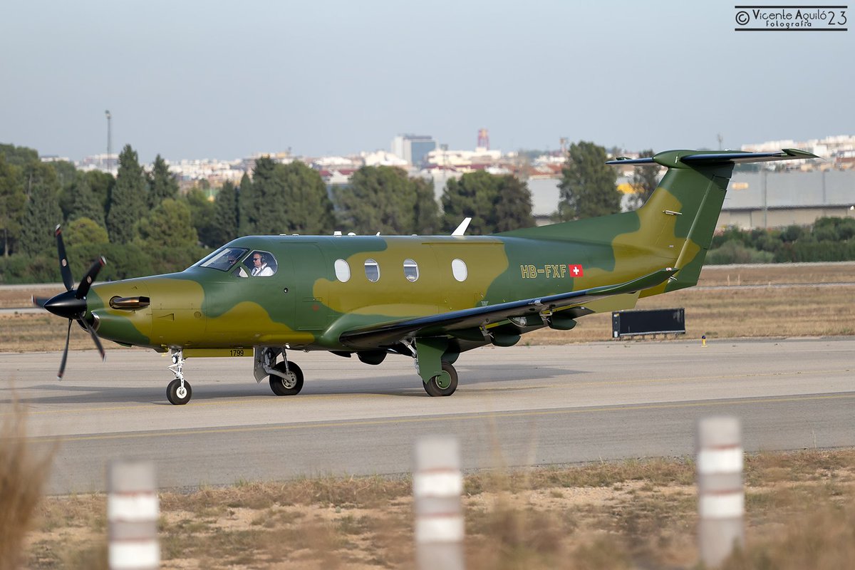 El avión de Bernie Ecclestone rodando para despegar desde Valencia. Una "Pilatus PC-12/47E NG"
<a href="/VLCspotters/">VLCspotters ✈️</a> <a href="/aeroVLC/">Aeropuerto Valencia</a> <a href="/PilatusAircraft/">Pilatus Aircraft Ltd</a> <a href="/MotoGP/">MotoGP™🏁</a> #PC12 #LEVC #HBFXF