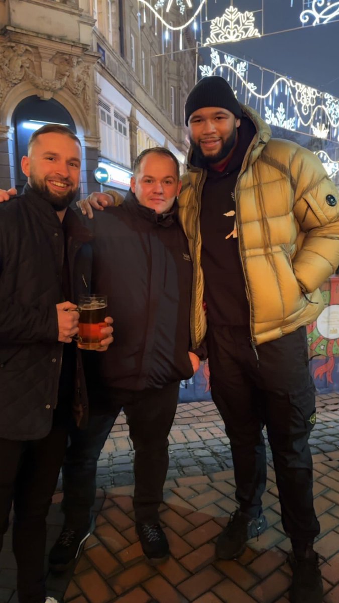 jaywh1te's tweet photo. @BigFrazeBoxer pleasure meeting this gent tonight at the German Market, absolute unit of a fella aswell 😂 https://t.co/YaXz7HGvIl