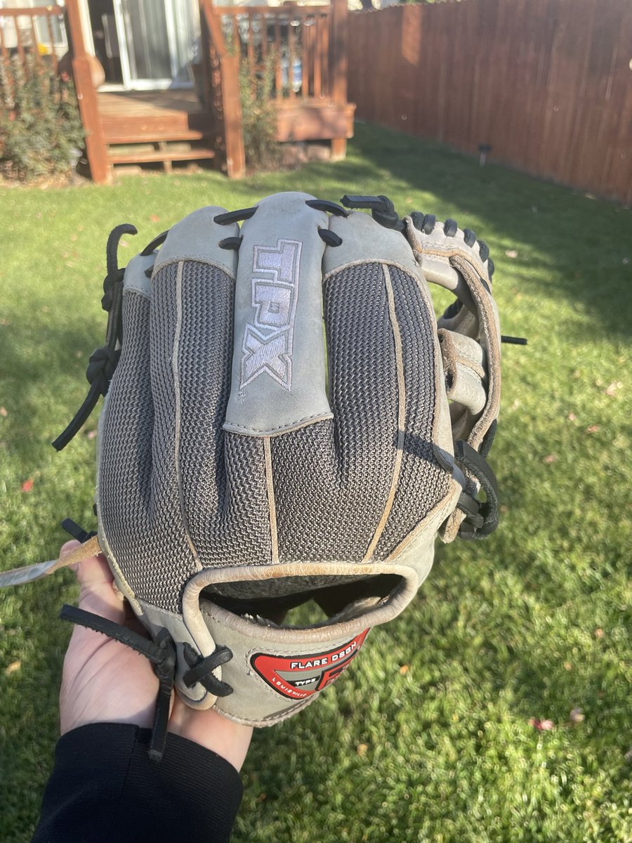 MWGloveWorks's tweet photo. Relaced this @sluggernation TPX FLA1151SM Pro-Flare infielders glove. Finished it with a clean and condition using @ballplayersbalm. Leather from @buyfastpitchgloves #gLOVE #Relacedontreplace #glovecare #ProFlare https://t.co/seRkNPLZ1i