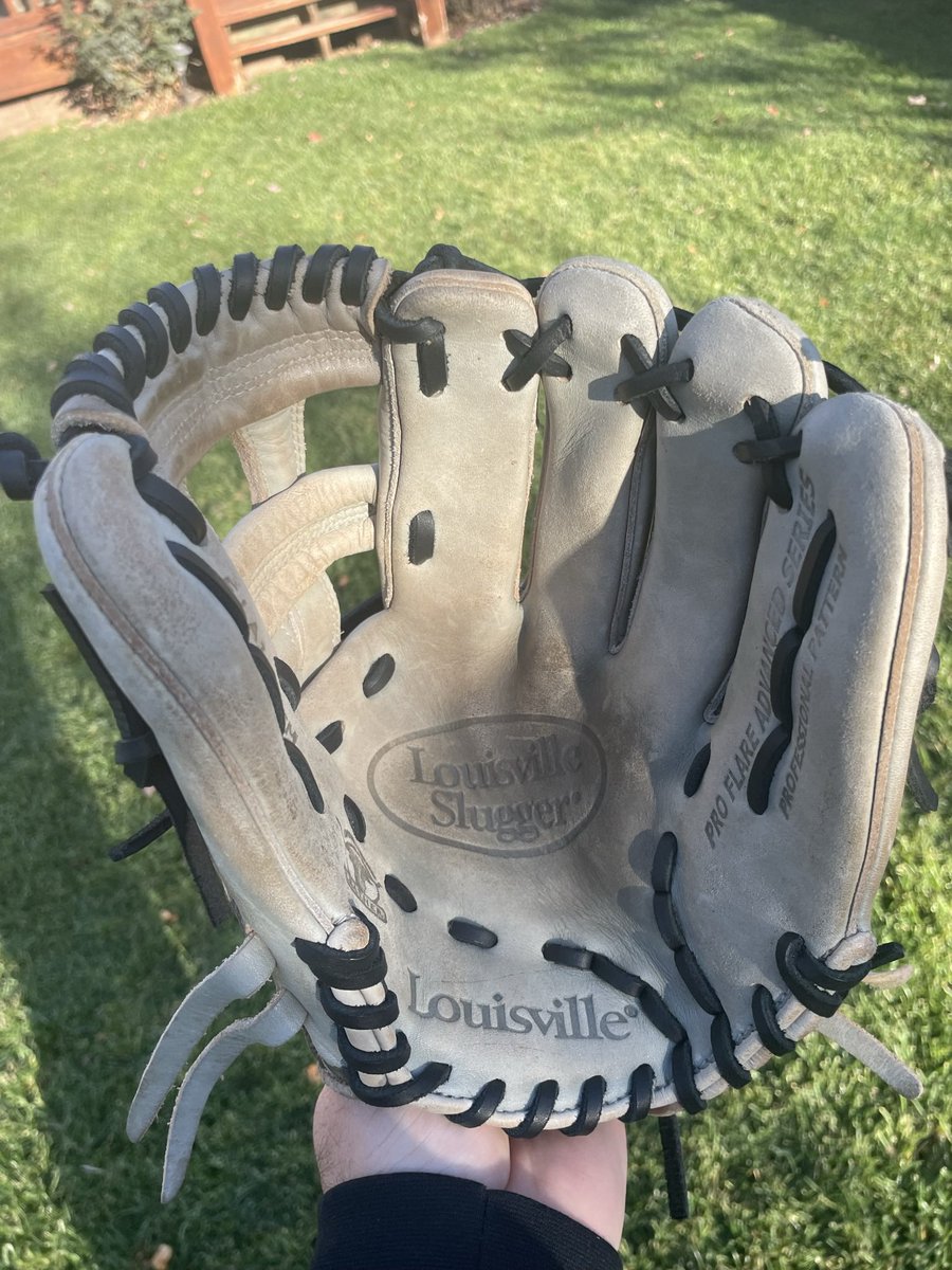 MWGloveWorks's tweet photo. Relaced this @sluggernation TPX FLA1151SM Pro-Flare infielders glove. Finished it with a clean and condition using @ballplayersbalm. Leather from @buyfastpitchgloves #gLOVE #Relacedontreplace #glovecare #ProFlare https://t.co/seRkNPLZ1i