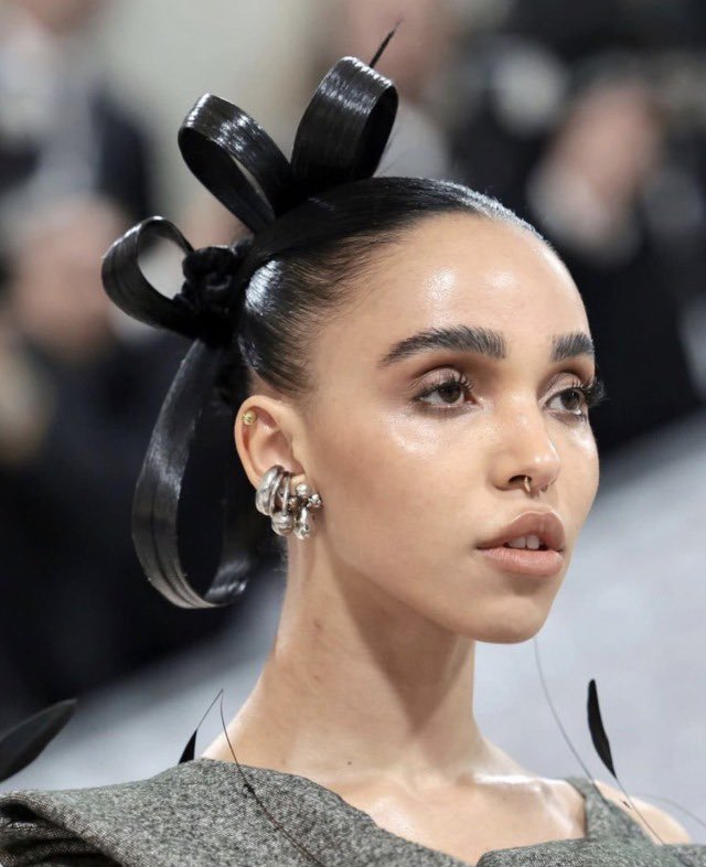 guttergirl444's tweet photo. fka twigs hairstyles >>> https://t.co/BZf5ZqFKEo