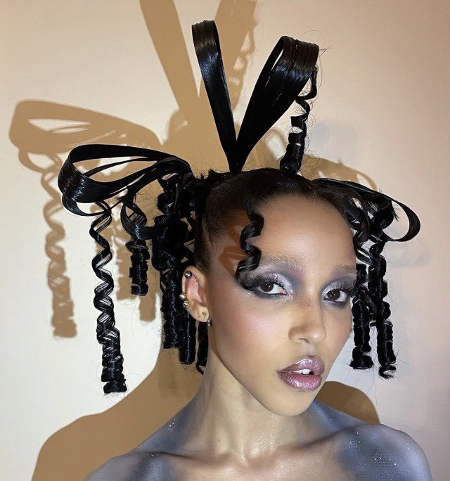 guttergirl444's tweet photo. fka twigs hairstyles >>> https://t.co/BZf5ZqFKEo