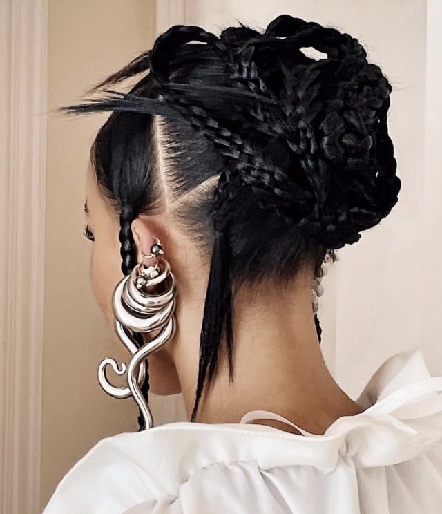 guttergirl444's tweet photo. fka twigs hairstyles >>> https://t.co/BZf5ZqFKEo