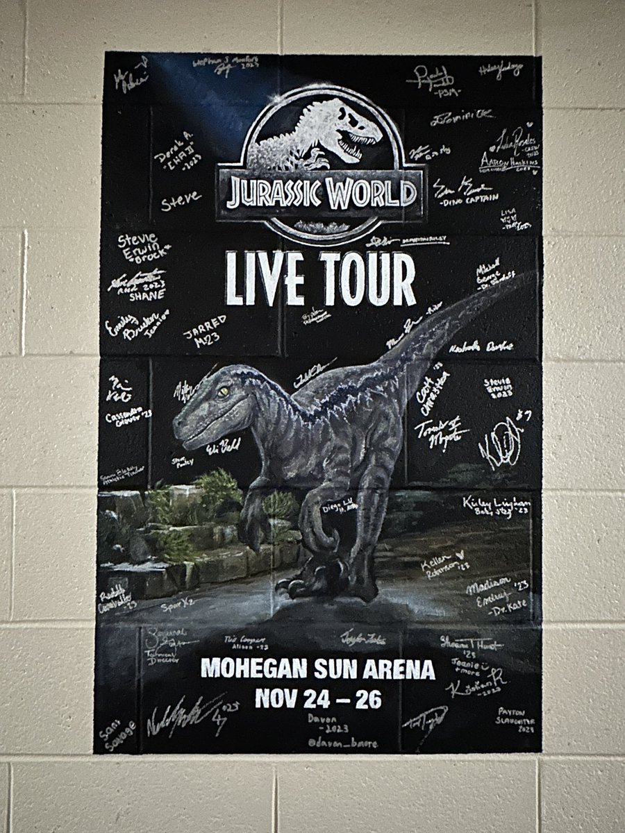 MoheganArenaPA's tweet photo. We had a ROAR-ing good time with the cast and crew from @jwlivetour this holiday weekend!
Thanks to @FeldEnt for bringing another incredible family show production to Wilkes-Barre and all the ๐ฆ fans that came out to see it
Another #ArtistWall masterpiece from John O'Connell ๐ https://t.co/QzQWPYu9ak