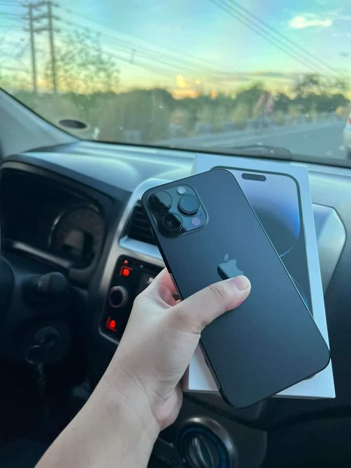 lomlcart's tweet photo. wts lfb ph

✶ iphone 14 pro max 256gb (3 mos old)
♡ space black

💸 69,999

— factory unlocked
— no issue (smooth)
— no history of repair
— good as brandnew
— 100% battery health 
— locally purchased
— ntc approved
— truetone and face id working

dm for inquiries! https://t.co/uhb5tUqorJ