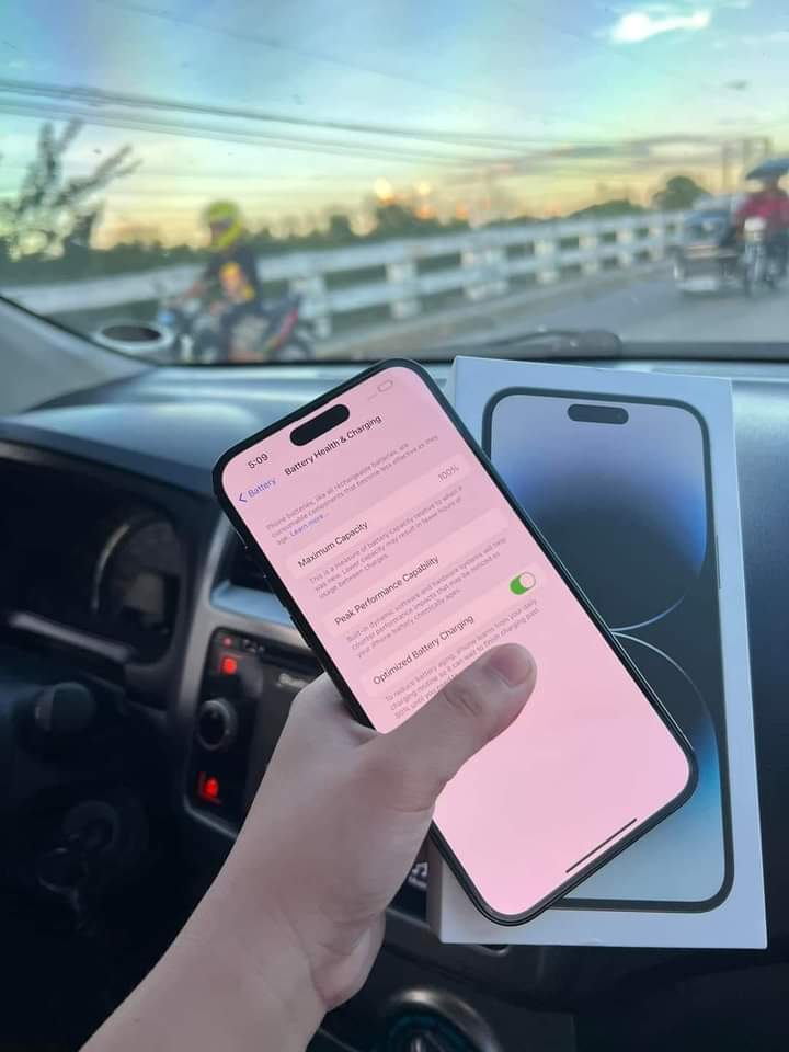 lomlcart's tweet photo. wts lfb ph

✶ iphone 14 pro max 256gb (3 mos old)
♡ space black

💸 69,999

— factory unlocked
— no issue (smooth)
— no history of repair
— good as brandnew
— 100% battery health 
— locally purchased
— ntc approved
— truetone and face id working

dm for inquiries! https://t.co/uhb5tUqorJ