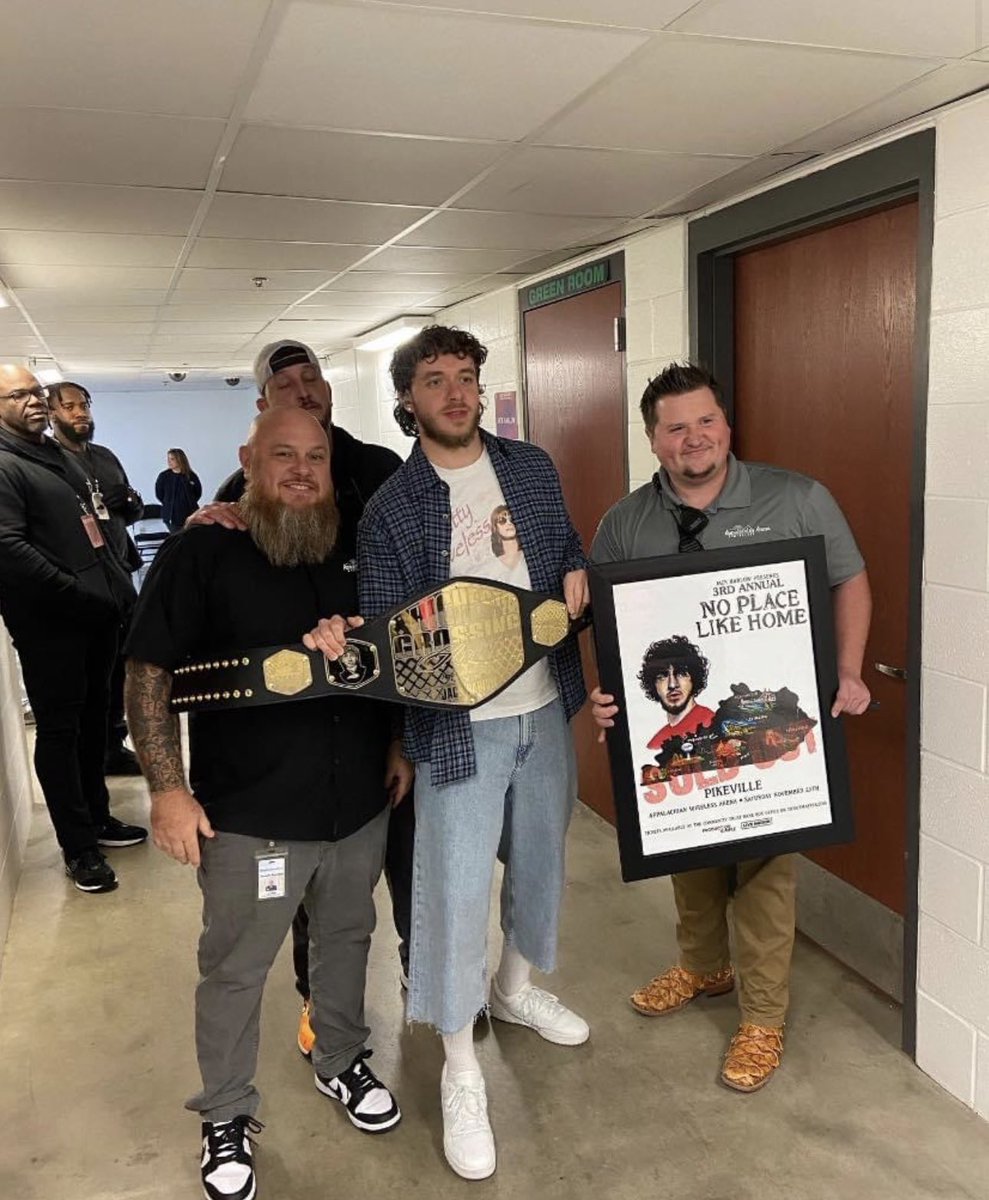 Lot of people gave Jack Harlow a hard time about UK-UL game (me included) but we also should give him props

Left after the game and did a sold out show in Pikeville in a Patty Loveless T-shirt. He is a UL fan but shows love to all of Kentucky. Much respect for going to East Ky