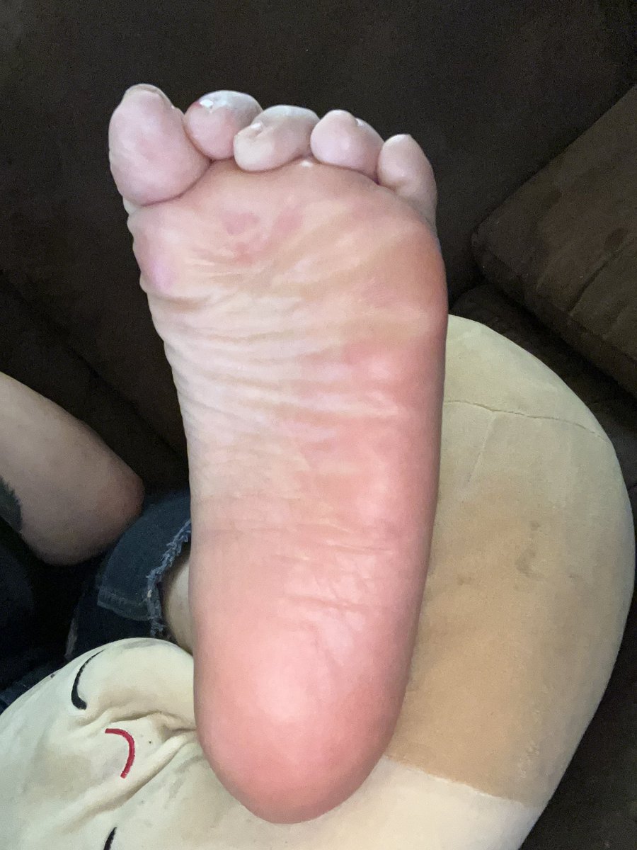 Urfetish02's tweet photo. #soles #scrunches #feetpics https://t.co/uFrVR8faOX