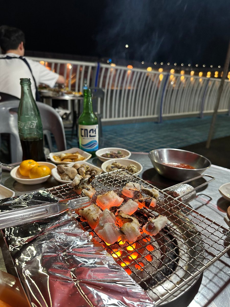 ideabox7's tweet image. [등대할매집] EP.10 부산 | 스테미나 끝판왕! 꼼장어 + 부산 밤바다 | 최자로드2 - ALLTHATTRAVEL - go.shr.lc/3N0wicp