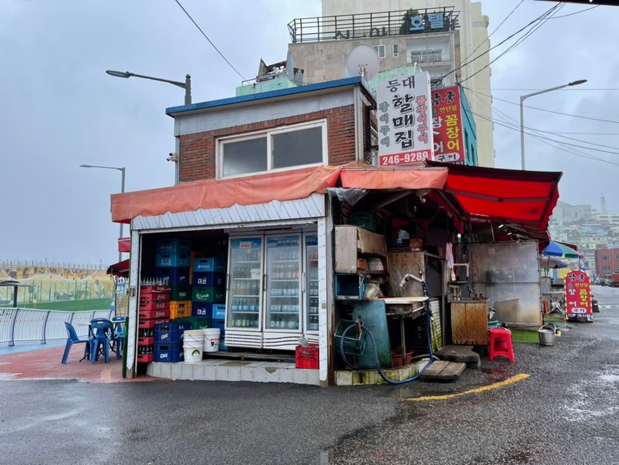 ideabox7's tweet image. [등대할매집] EP.10 부산 | 스테미나 끝판왕! 꼼장어 + 부산 밤바다 | 최자로드2 - ALLTHATTRAVEL - go.shr.lc/3N0wicp