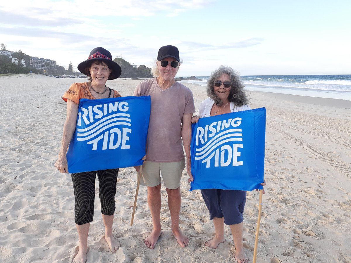 We stand in solidarity frm #Currumbin Qld, wth the 1000's who showed up & #107ClimateProtectors who were arrested @ the #PeoplesBlockade, calling for #NoNewCoal #NoNewGas & an end to climate destroying #fossilfools & their puppets in Gov.

#RisingTide 
Take note #COP23