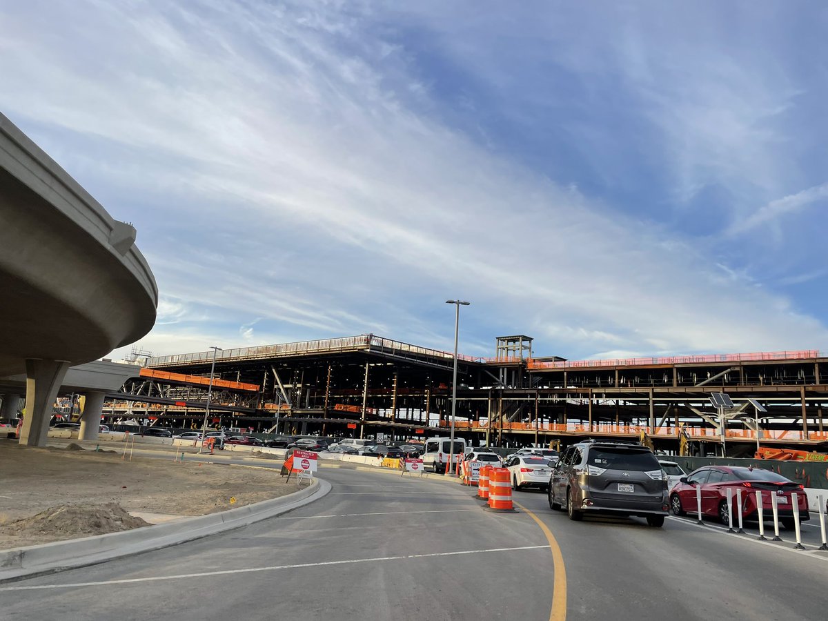 carolkimSD's tweet photo. While trying to pick someone up from @SanDiegoAirport today, I ended up circling T1 a few times due to a flight delay. Gave me plenty of time to admire the handiwork of @SD_BldgTrades members! #PLAsWork #UnionStrong #BTfamily #1u https://t.co/tVYcTFOOBH