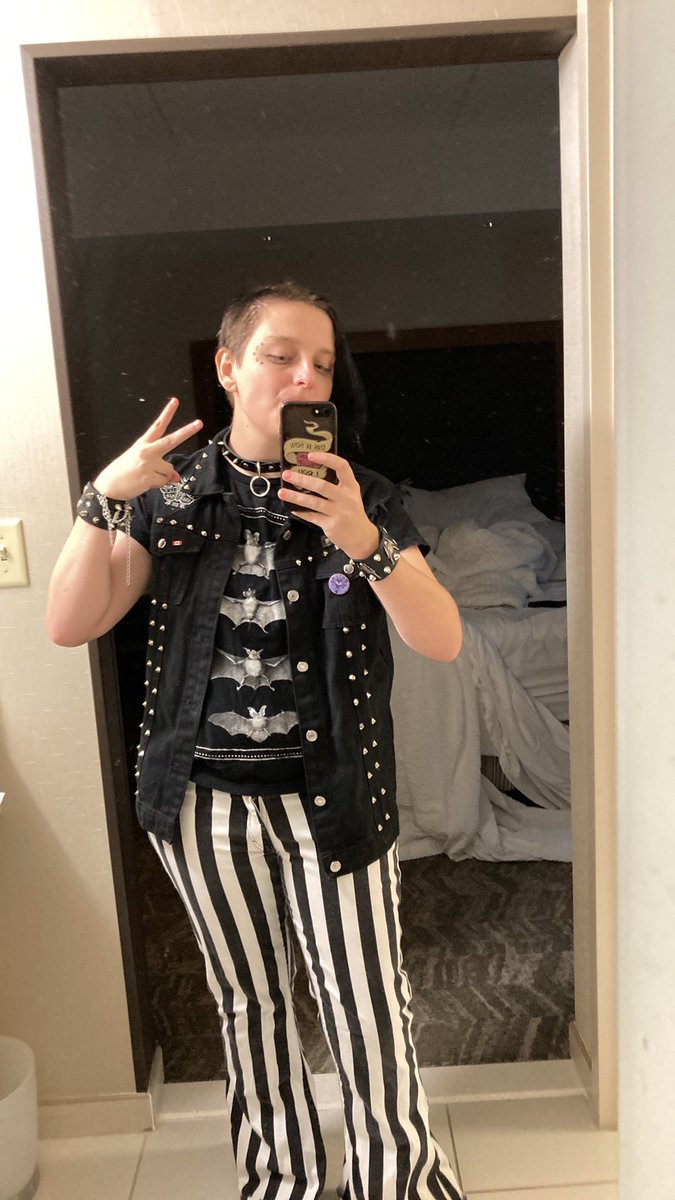 IceDragonBeth's tweet photo. Here’s my pre-punk show selfie where I got royally fucked up in NY. Actually felt proud of that outfit ngl. Back patch is noseferatu. https://t.co/kN2p76MwFF