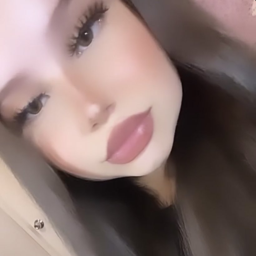 velezxari_'s tweet photo. Heyyy, soy Arii y soy de 🇵🇪, apoyo a Erickcito desde el 2015, y lo amo xq cada que puede me hace sentir única y es un ser súper valioso para mi y estaré con el hasta el fin de esta etapa tan bonita, my boy. ❤️

LOVE FOR ERICK
@ErickBrianColon @erickbrglobal https://t.co/xSFSD1WDrt