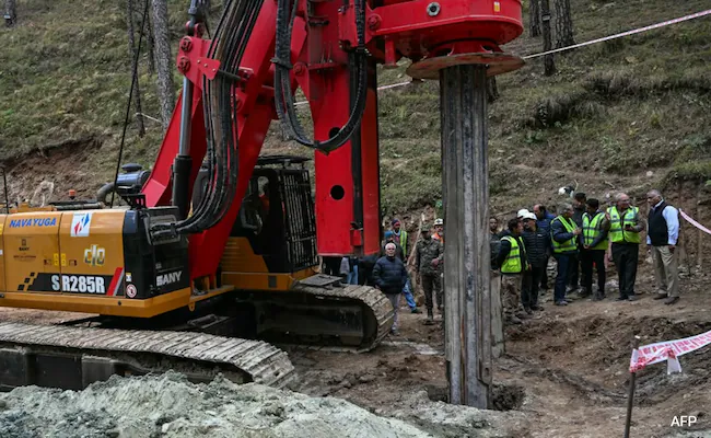 🔴#UttarakhandTunnelCollapse | Vertical Drilling Will Take 4 Days In Uttarakhand Tunnel, Army Called In 

More here: ndtv.com/india-news/utt…