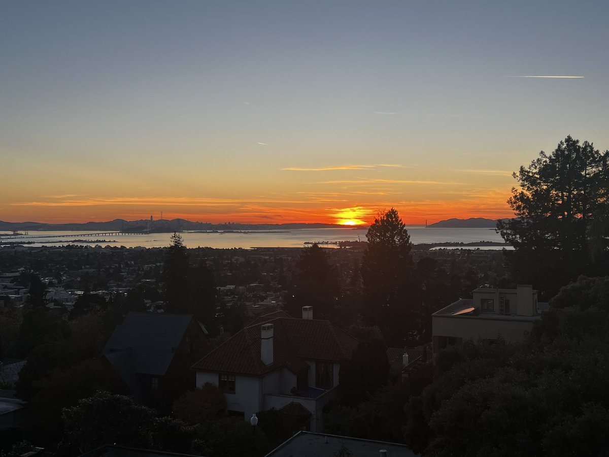 MeetAngell's tweet photo. The Bay Area is one of the best places to eat seafood, I’m extremely blessed to enjoy time and food with the family!! #family #Familia #BlessedAndGrateful #YOLO #web3 #Blockchain #workandlive #LFG  #healthy #seafood #tomscrabshack #bayarea #California #northcali #49ers #Warriors https://t.co/u803lhTkSc