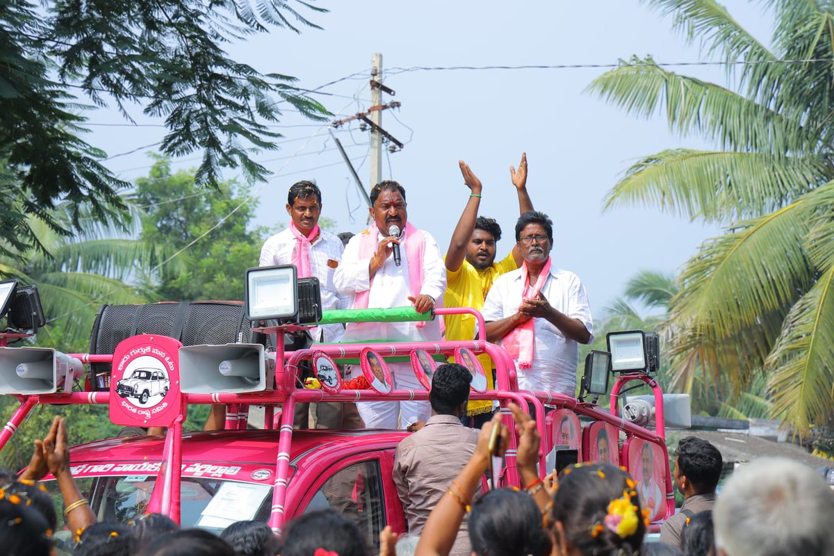 SandraMLA's tweet photo. వేంసూరు మండలం, చౌడవరం గ్రామంలో ఎన్నికల ప్రచారంలో పాల్గొని సత్తుపల్లి నియోజకవర్గ బి.ఆర్.యస్ పార్టీ అభ్యర్థిగా కారు గుర్తుపై ఓటు వేసి అఖండ మెజారిటీతో గెలిపించాలని అభ్యర్ధించి సత్తుపల్లి శాసనసభ్యులు సండ్ర వెంకట వీరయ్య గారు.
#KCROnceAgain
#SandraOnceAgain
#కారుగుర్తుకేమనఓటు
#VoteForCar
#VoteForSandra
#SandraVenkataVeeraiah
#SandraMLA
#SandraVenkataVeeraiahMLASathupalli
#SathupalliConstituency
#SandraForSathupalli #ManaSathupalli #ManaSandra