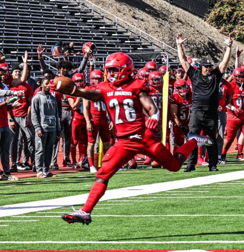 #AGTG After a Great conversation with @CoachBrownFCC I’m blessed to receive an offer from Fresno city!! @SummitFB @woodscoach1