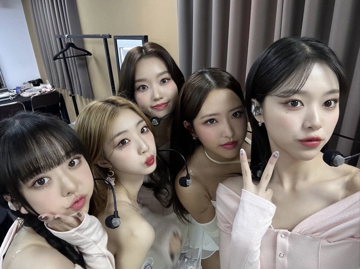 HyeChuu_Ch's tweet image. #루셈블 #Loossemble @Loossemble_twt #MAKE_A_VOYAGE #루셈블크루_봐야지
멋지고 환상적인 무대 였다 요즘 빠져사는
Colouring 무대 진짜 감동 ㅜㅡ
개인 무대들도 고민과 마음이 느껴지는 무대였다 앞으로도 많은 매력과 멋진 모습 루쎔~ 언제나 응원해
사랑해 내 사랑🖤
여름 하면 혜주 라 생각해😍