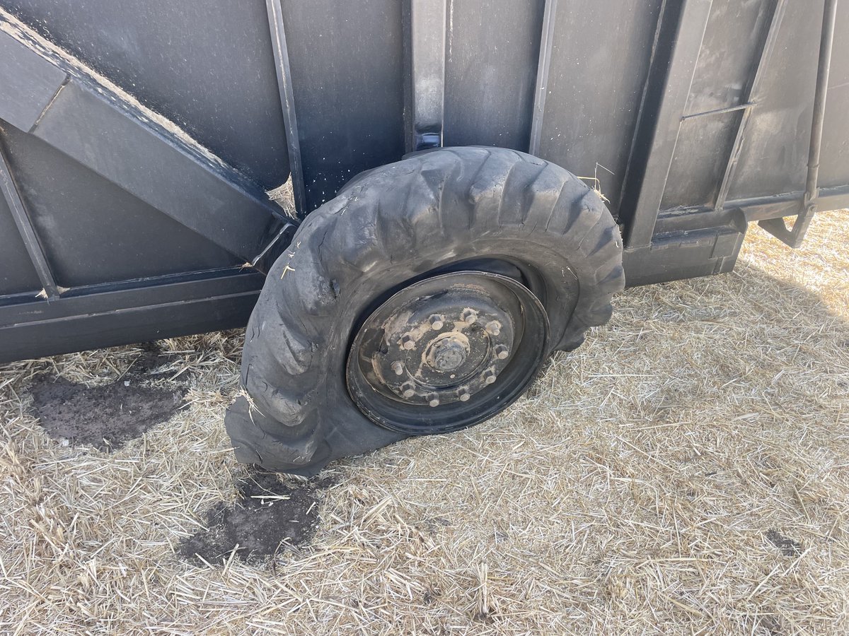 farmersgrowit's tweet photo. Chasing a tyre that looks better than this! 14.00 by 24 ( grader tyre ) . If anyone inSA is willing to sell please. #onlyflatonthebottom https://t.co/vdTk2VfMA6