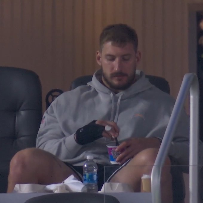 me silently watching the chargers lose in the most heartbreaking way possible every week and feeling