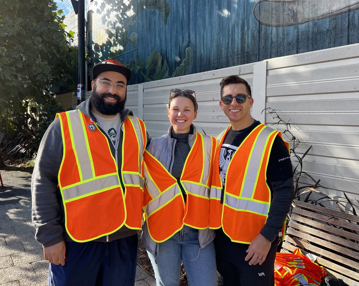 Bobakkabob37's tweet photo. Big thank you to everyone from @NoeValleyDems @WeAreTogetherSF and @RefuseRefuseSF that came out this morning to make the cleanup in Noe Valley successful!
Here’s to many more events in the future to help #KeepOurCityClean! https://t.co/COumkg0Uwe