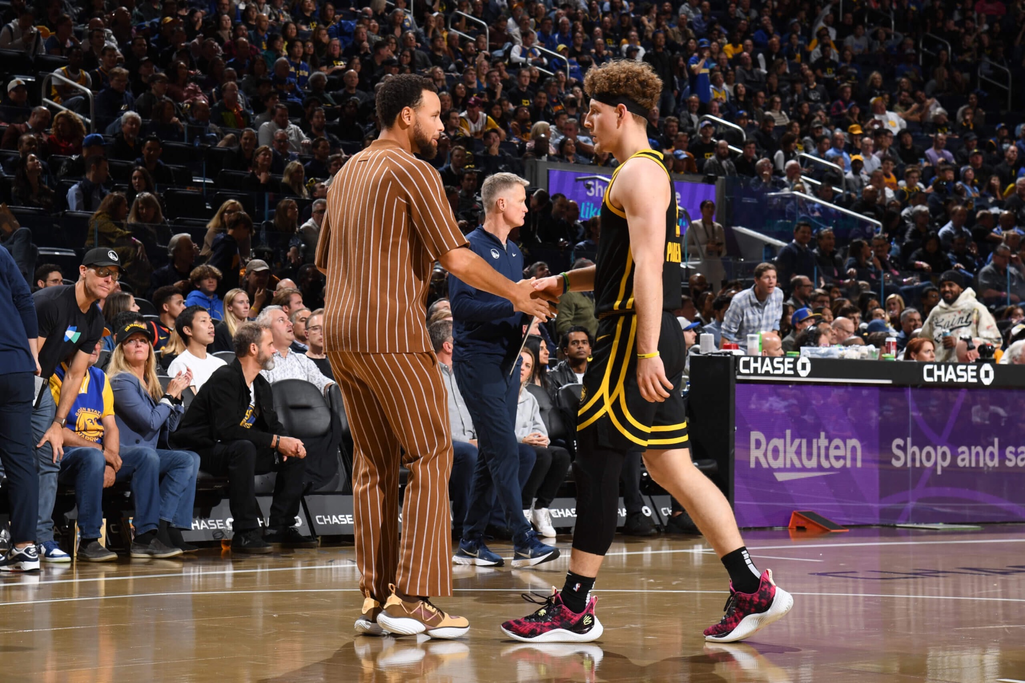 PodzMuse on X Brandin Podziemski has worn Steph Curry s signature Curry Brand shoes in every game he s played this season A true StephDisciple https t p2Eo9FPusP X