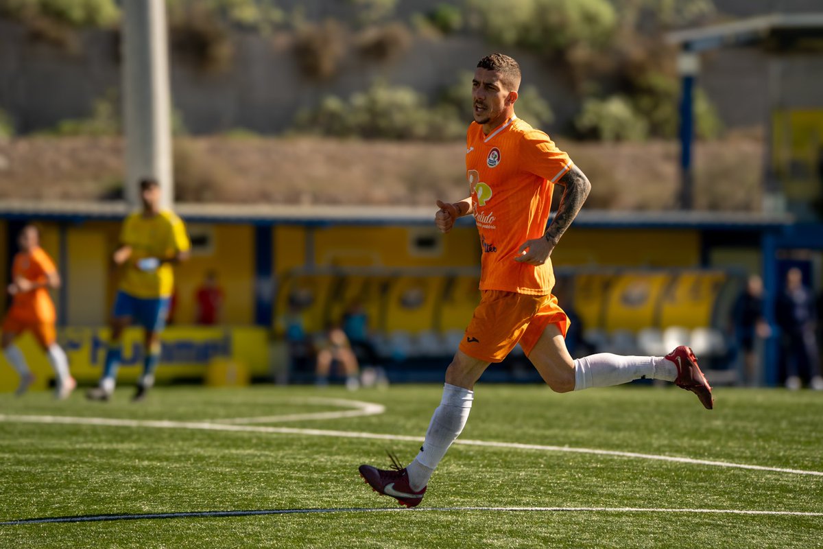 📸🤔¿Por qué estuvieron tan guapos nuestros jugadores? Si es que todo depende de quién te mire… …y los ojos de @JoonathanVP son especiales. 😍 #CFPanaderíaPulidoSanMateo #LaIlusiónDeUnPueblo 🧡