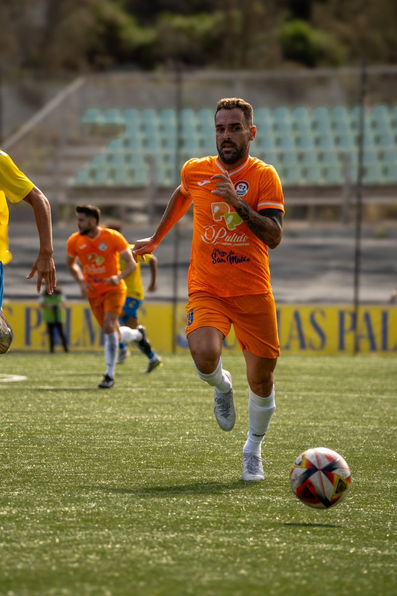 p_sanmateo's tweet photo. 📸🤔¿Por qué estuvieron tan guapos nuestros jugadores? Si es que todo depende de quién te mire…

…y los ojos de @JoonathanVP son especiales. 😍

#CFPanaderíaPulidoSanMateo
#LaIlusiónDeUnPueblo 🧡 https://t.co/mz2SLpGg1O