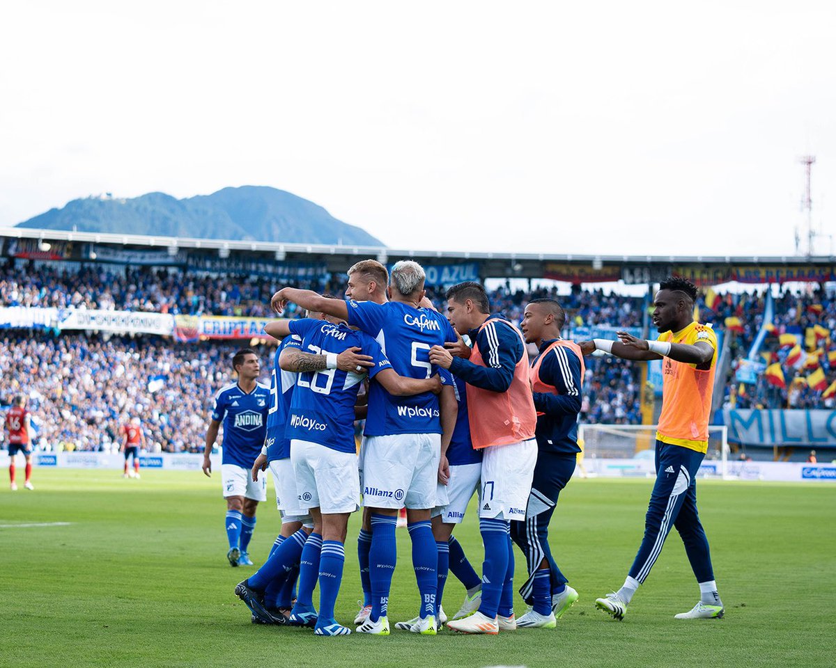 MillosFCoficial's tweet photo. ¡Larryyyyyyyyyyyyyyyyyy! 🤩⚽️💙🔥 #SML @larry_vasquez05 https://t.co/SnABKTfTUp