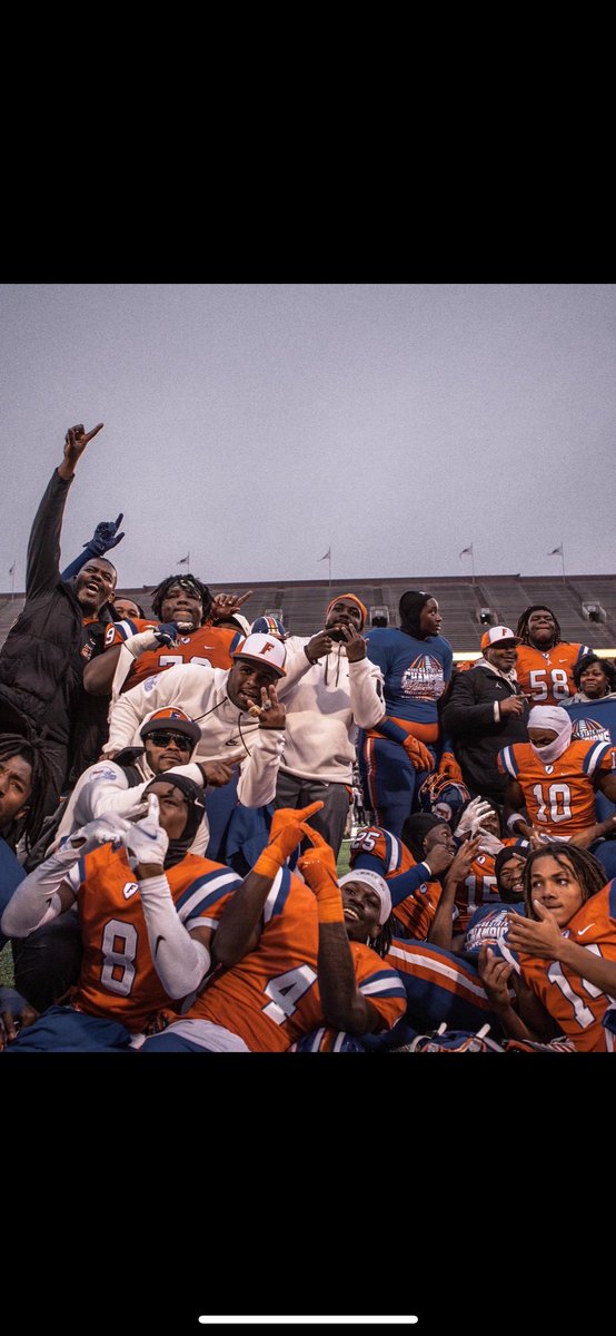 Came a long way 😤Thankful to be apart of an amazing program full of great coaches and players wouldn’t have wanted to end my highschool career with any other program it’s all love🤞🏾💙Forever #AGNB ✈️🧡💙
<a href="/DarrenSunkett/">Coach Sunk</a> <a href="/Football_Flyers/">Esl FlyersFootball</a>  @nelly_mizL4C <a href="/tfenton314/">Coach Terry Fenton</a>