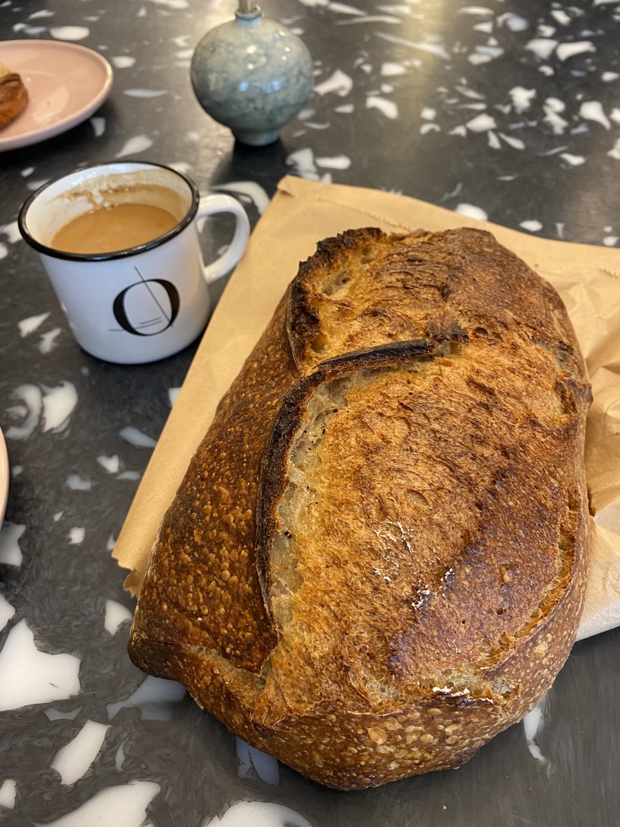 NoningtonFarms's tweet photo. Proud to discover today that our #heritagewheat Old Kent Red occupies 25% of this loaf at Oast Bakery #localfoodeconomy I recommend the hot chocolate too! https://t.co/hsASc31nLD